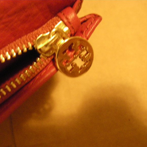 Tory Burch Amanda Bi-Fold Wallet Fuchsia Pink Leather Large Logo Pre-Owned - Picture 5 of 5